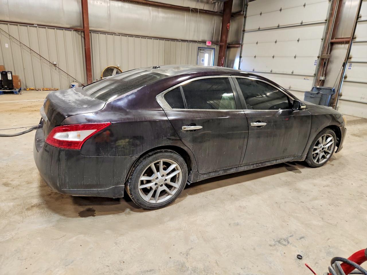 2010 NISSAN Maxima