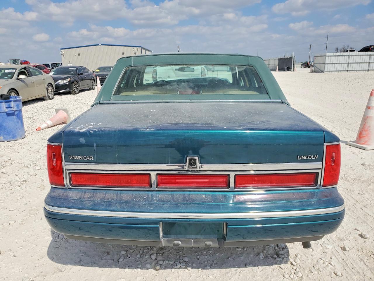 1997 LINCOLN Town Car