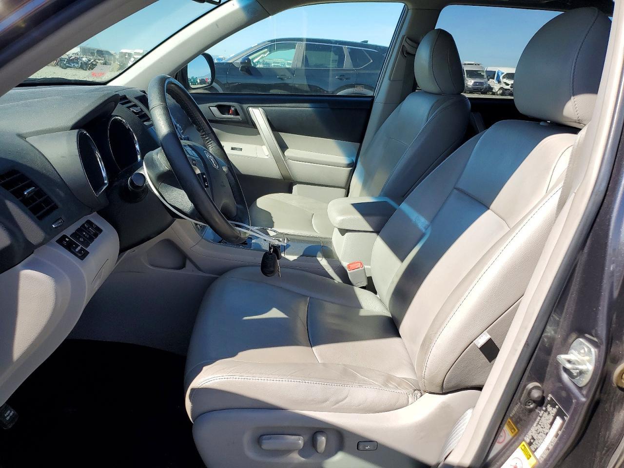 2013 TOYOTA HIGHLANDER