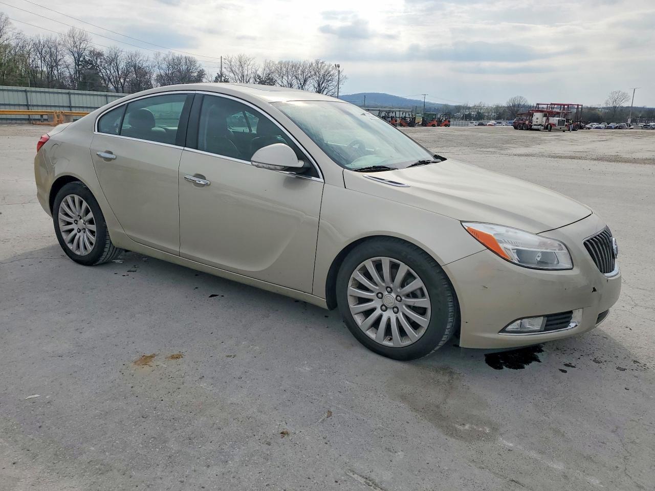 2013 BUICK Regal