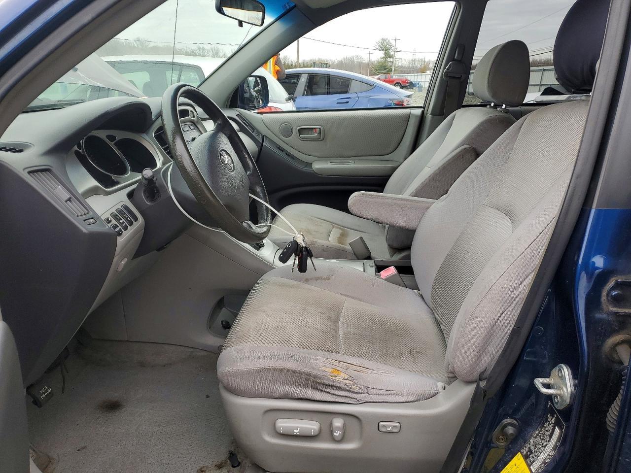 2004 TOYOTA HIGHLANDER