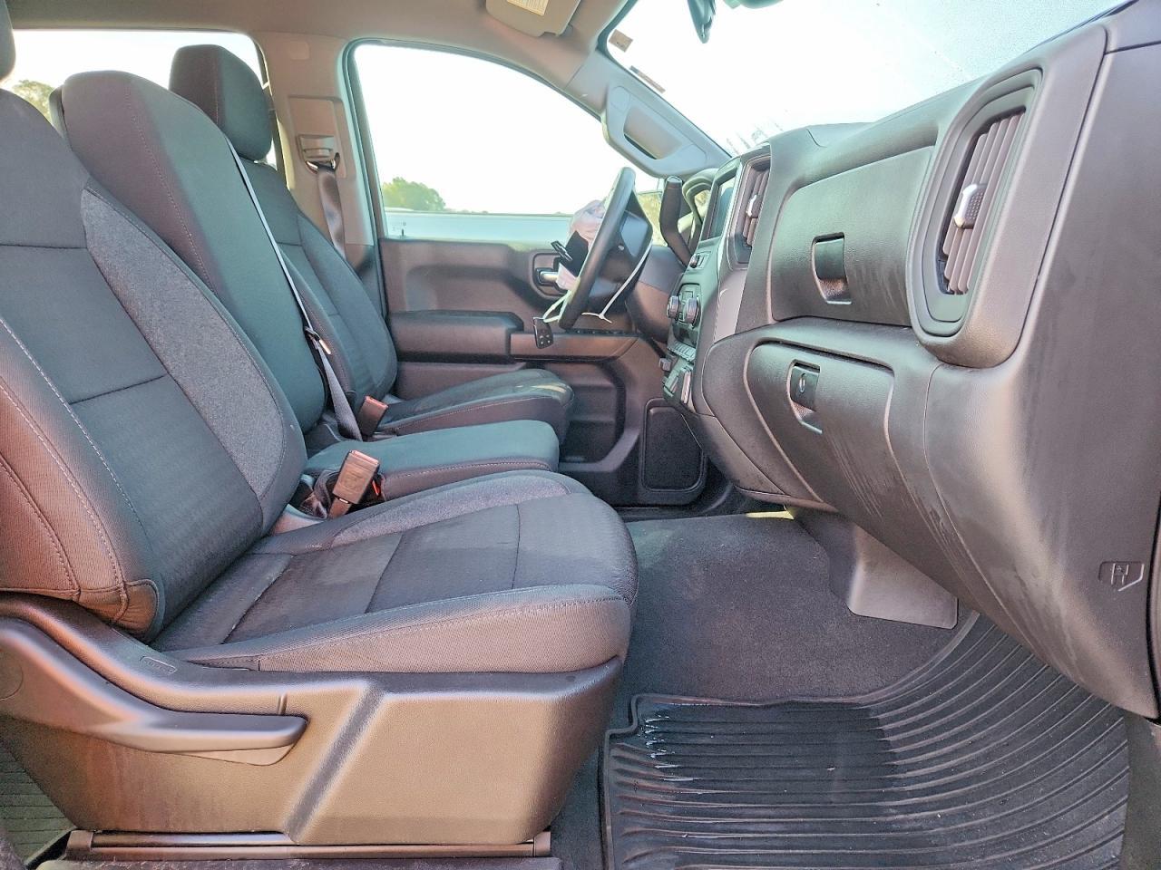 2024 CHEVROLET Silverado