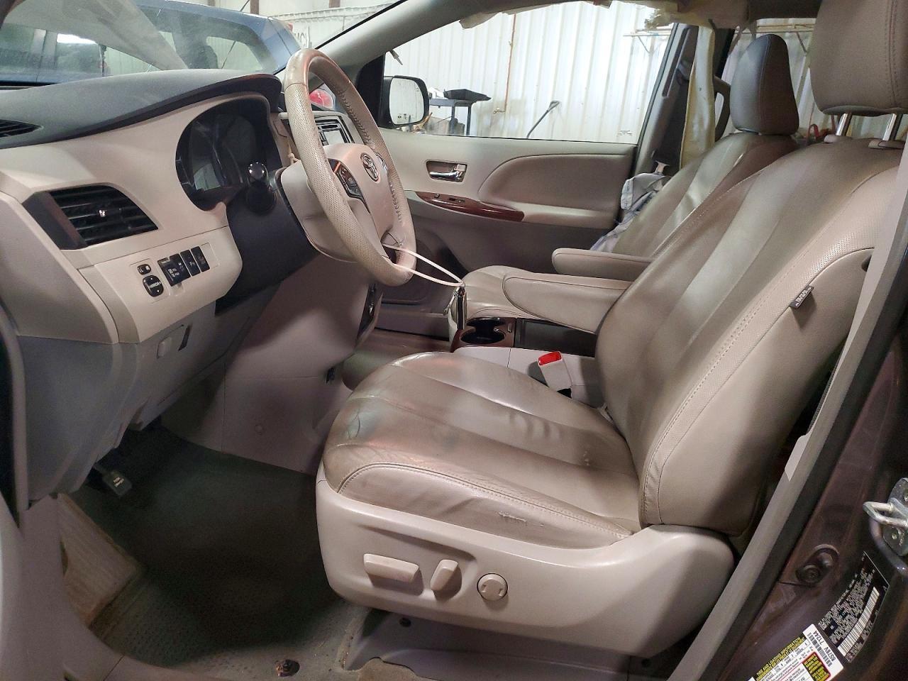 2014 TOYOTA SIENNA