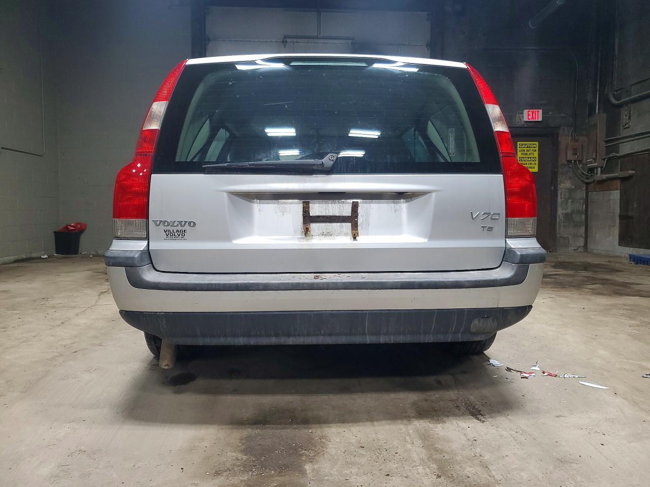 2001 VOLVO V70