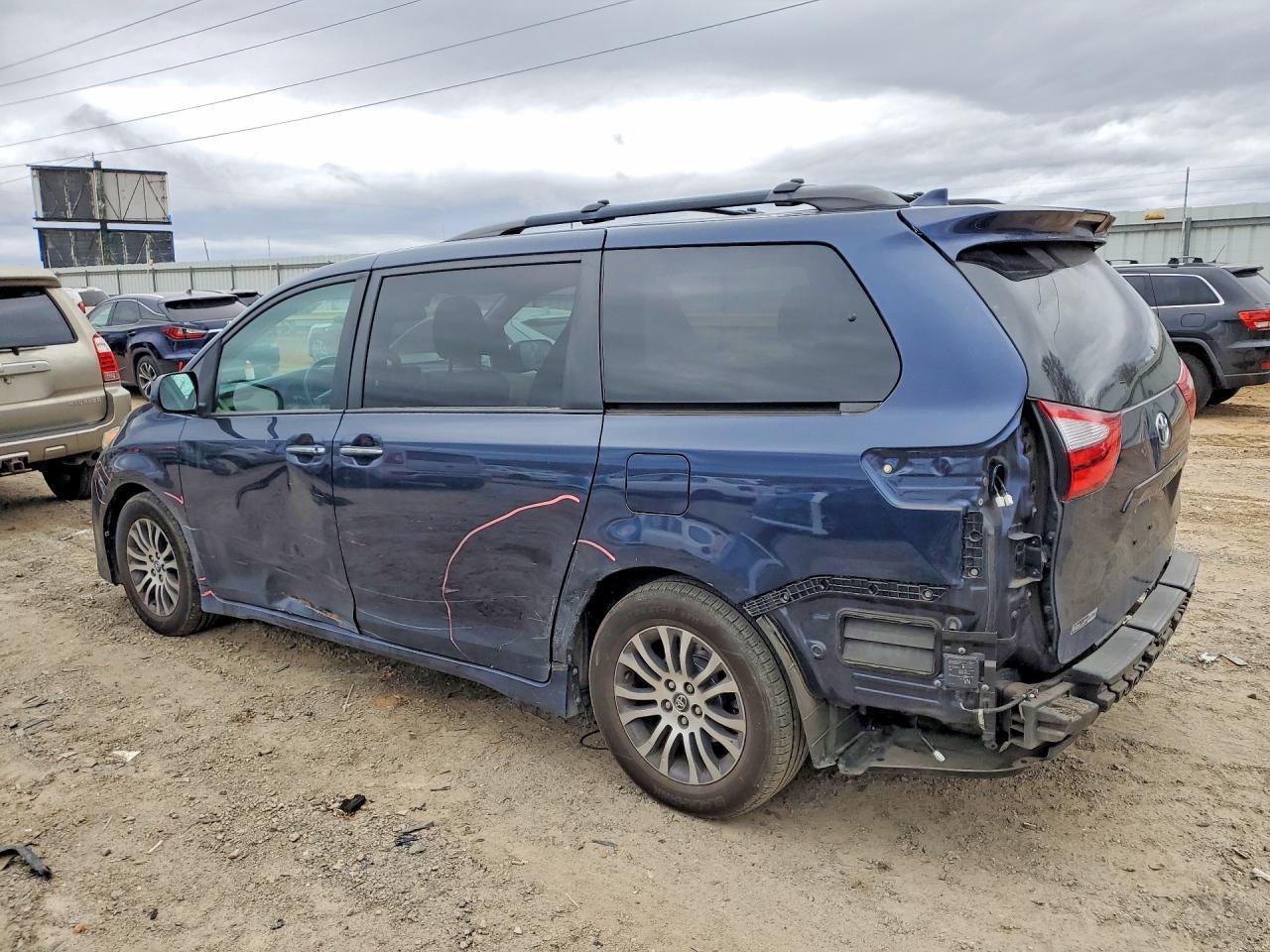 2018 TOYOTA SIENNA