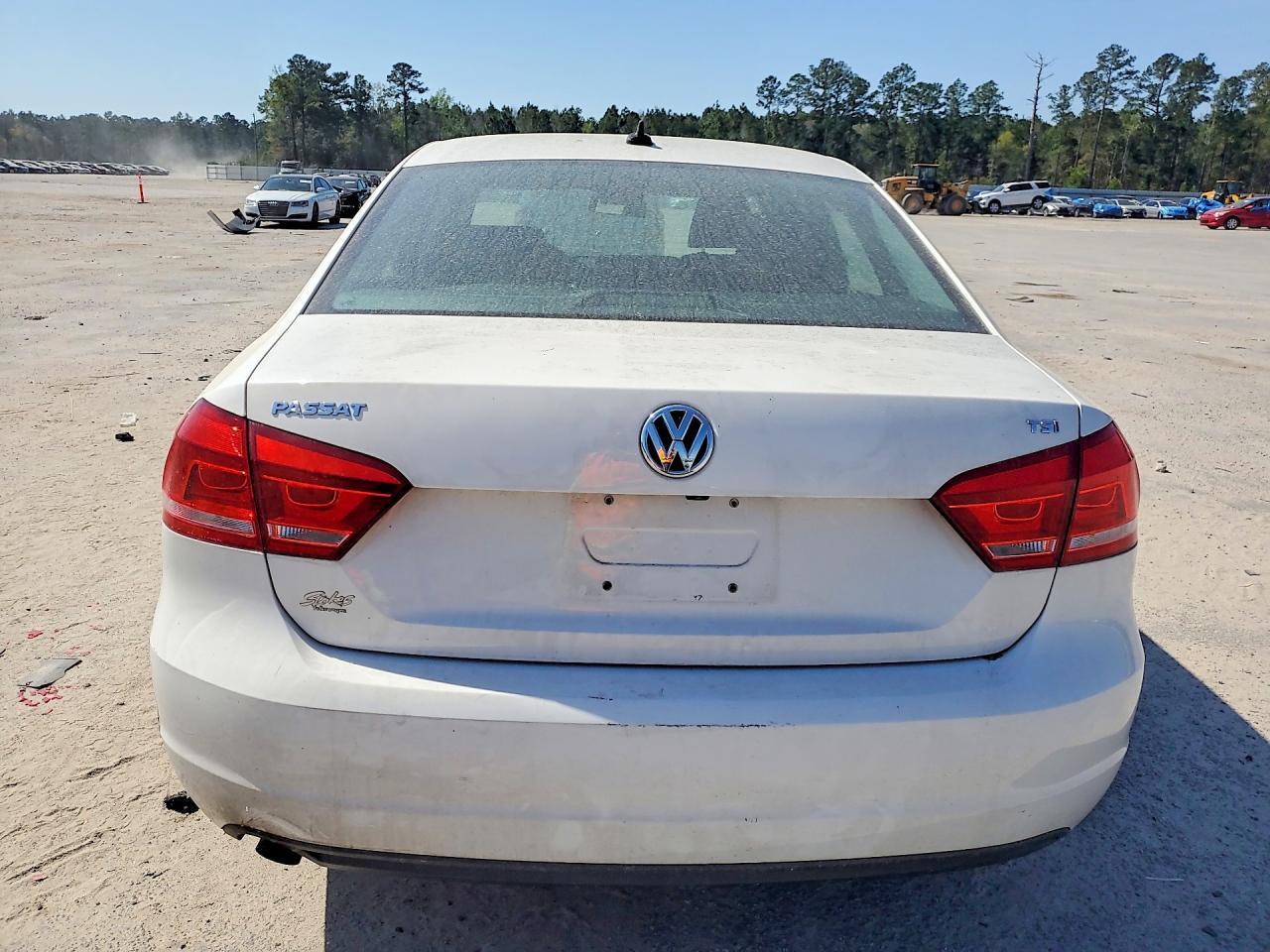 2015 VOLKSWAGEN Passat