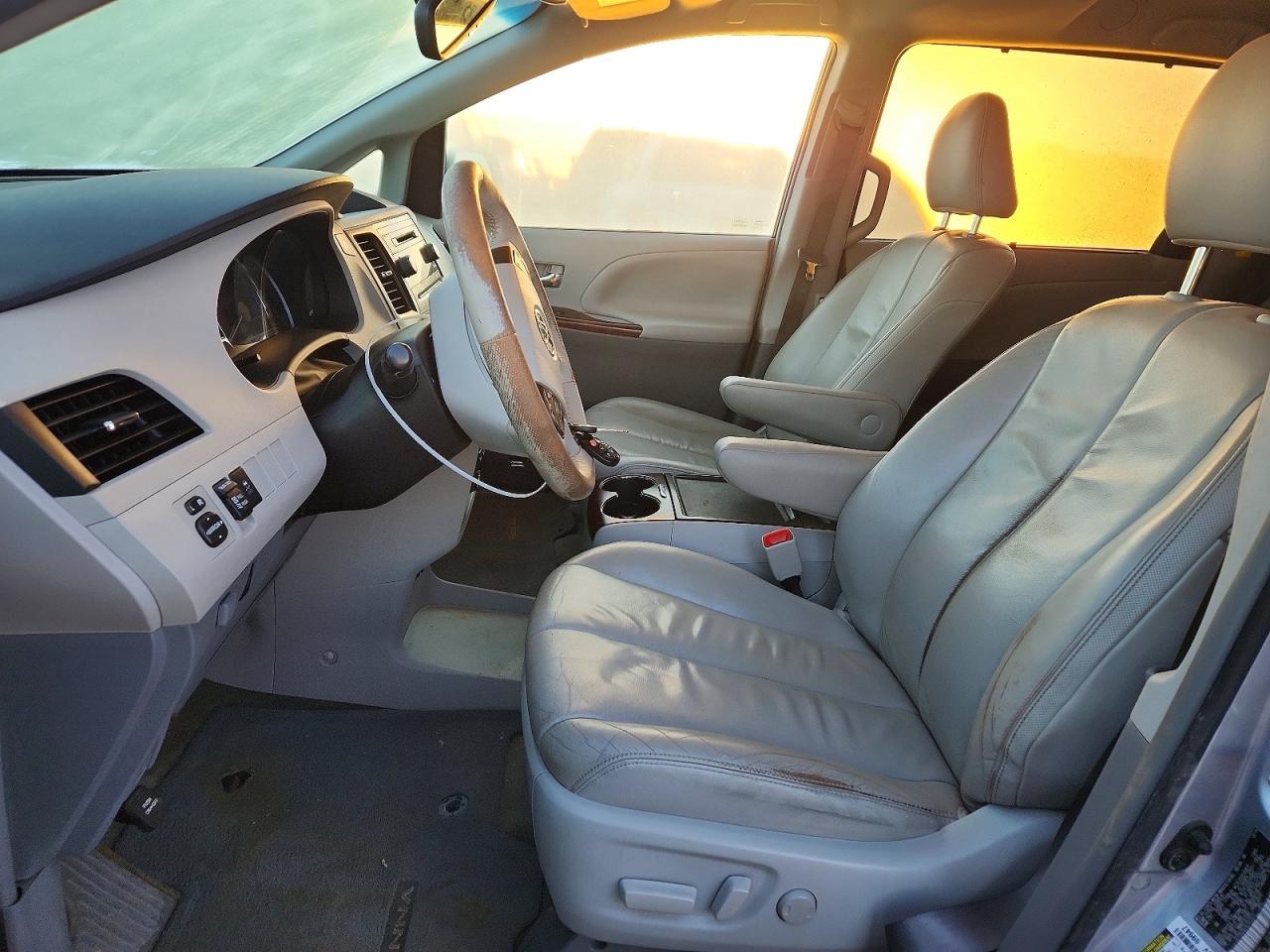 2014 TOYOTA SIENNA