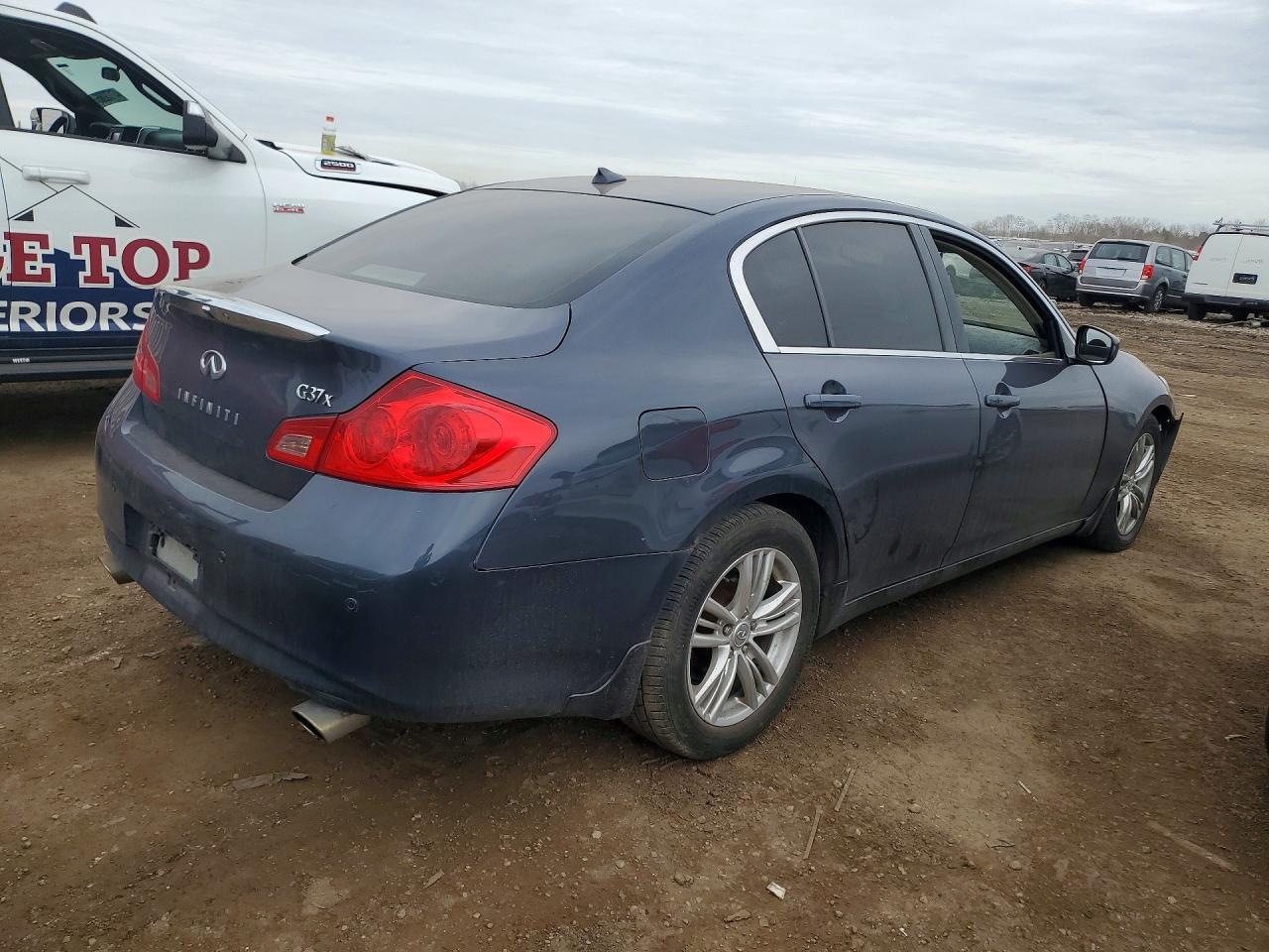 2011 INFINITI G37