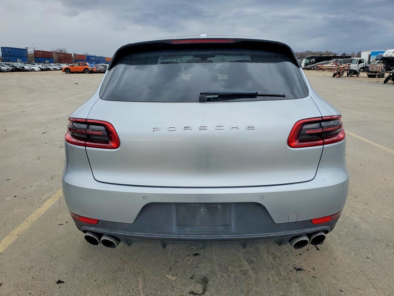 2016 PORSCHE Macan
