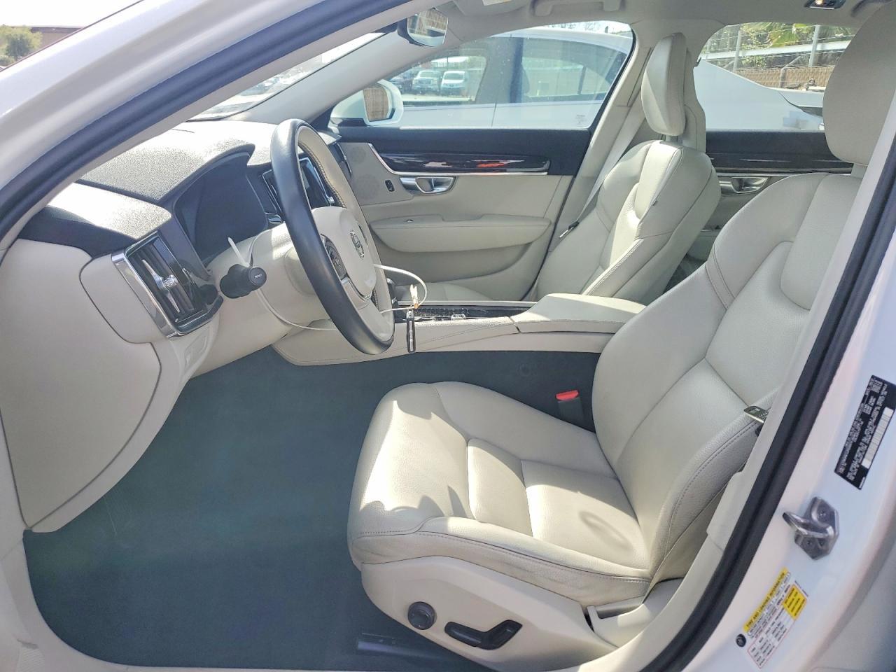 2018 VOLVO S90