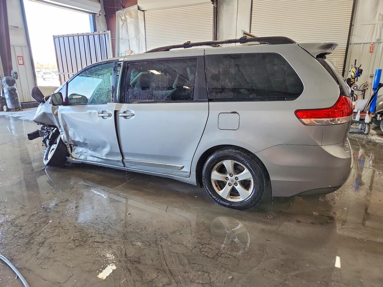 2014 TOYOTA SIENNA