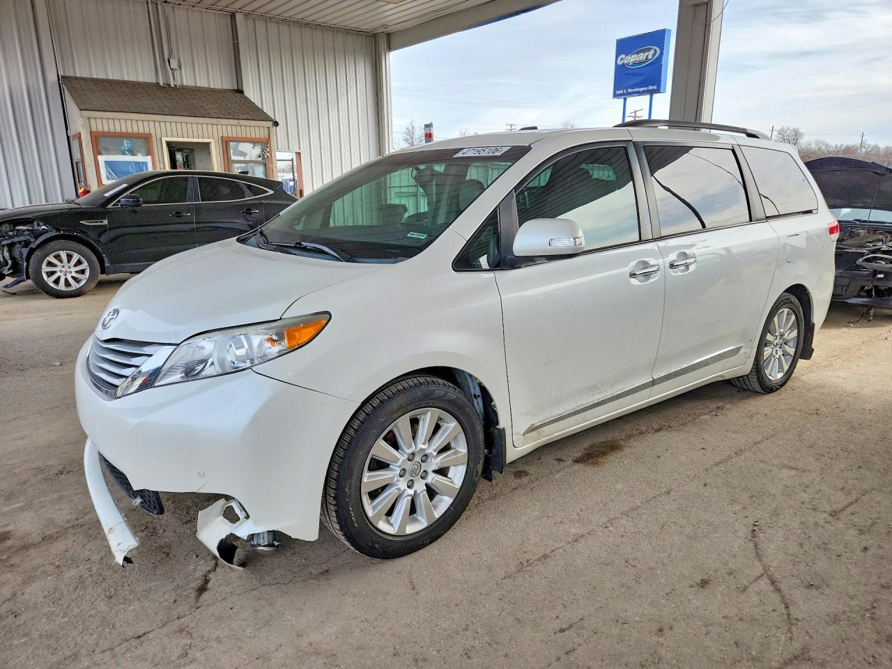2013 TOYOTA SIENNA