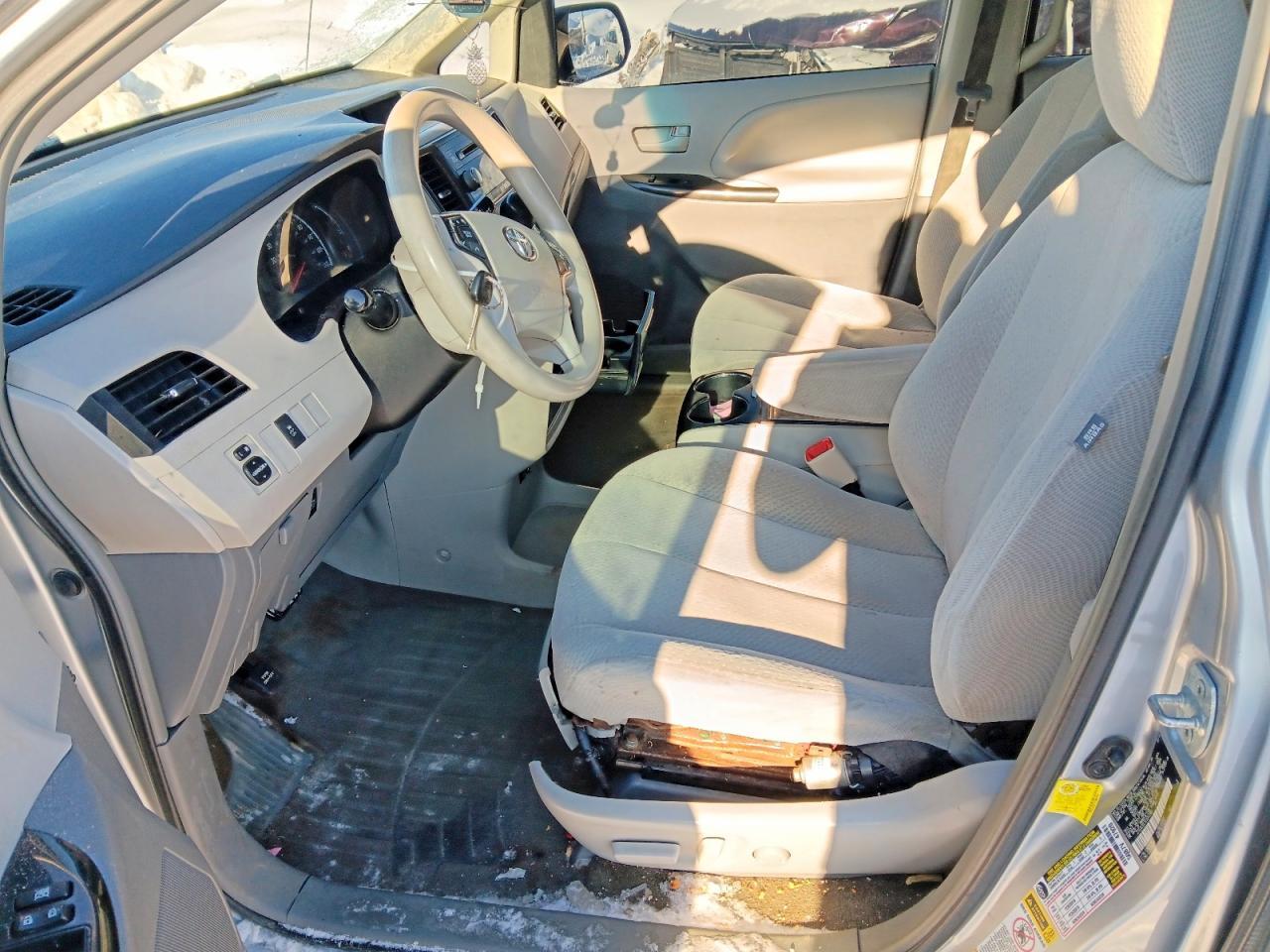 2012 TOYOTA SIENNA