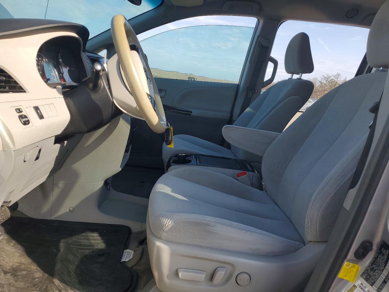 2013 TOYOTA Siena