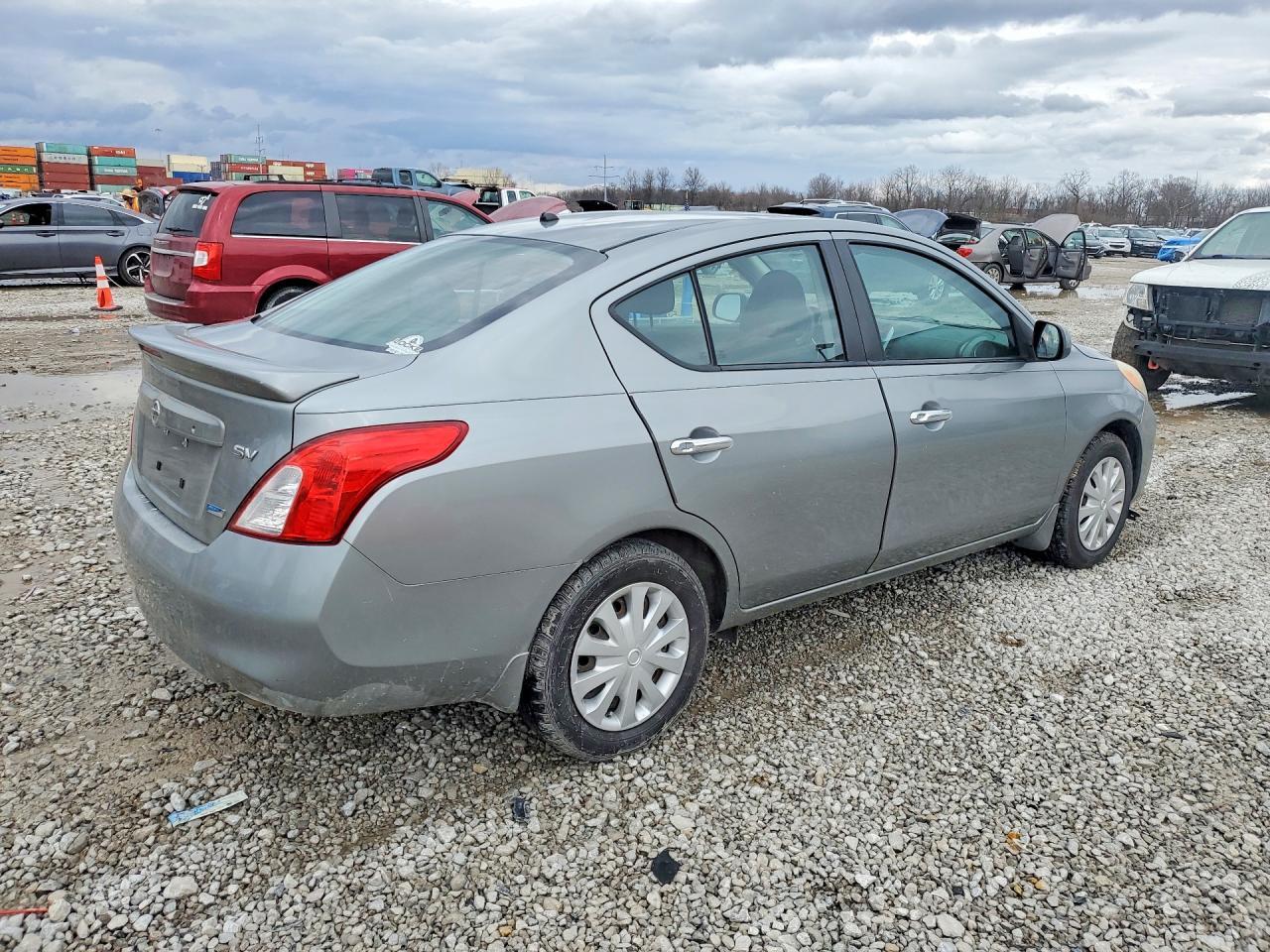 2013 NISSAN VERSA