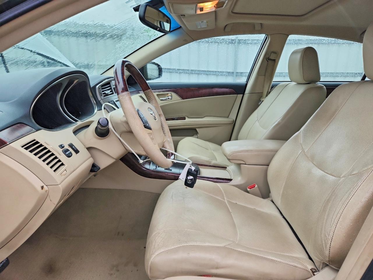 2011 TOYOTA Avalon