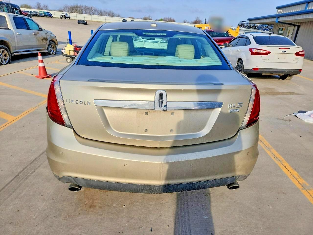 2010 LINCOLN MKS