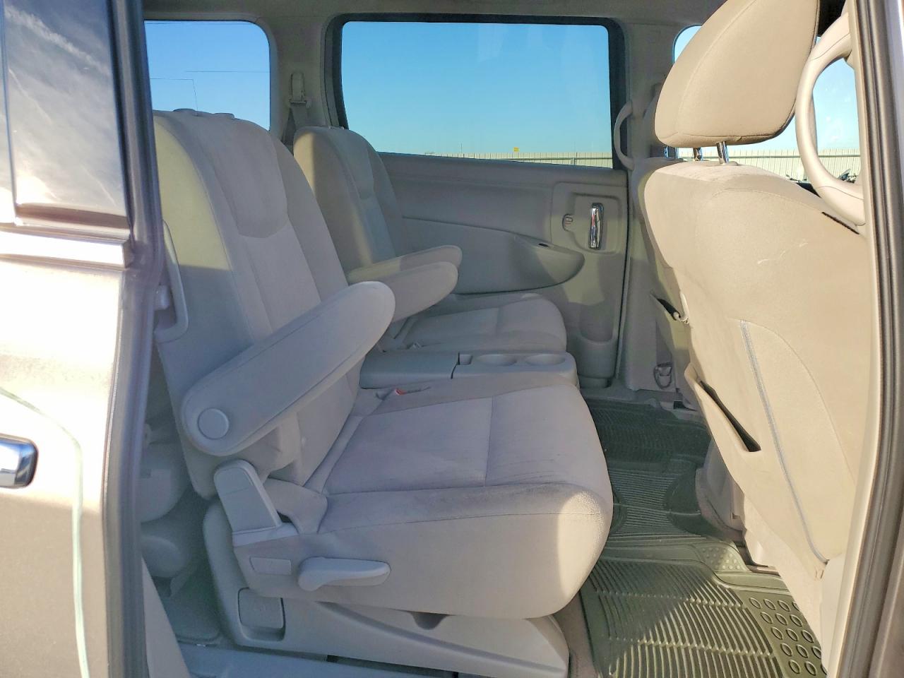 2016 NISSAN Quest