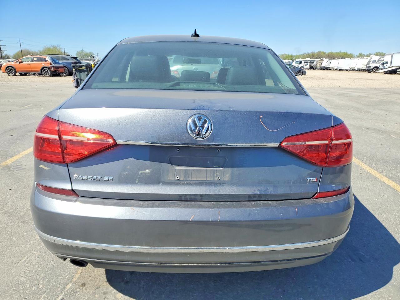 2016 VOLKSWAGEN Passat