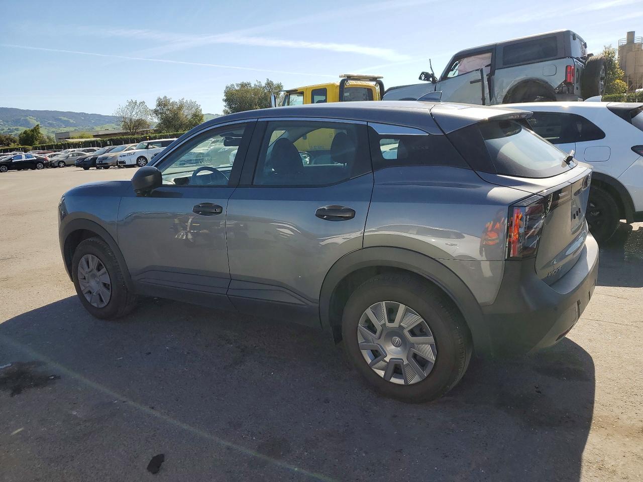 2025 NISSAN KICKS