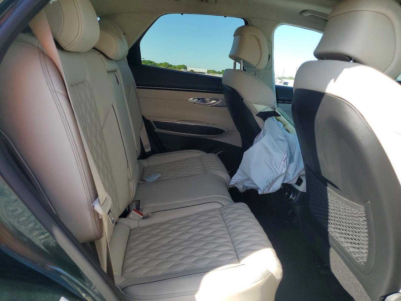 2023 GENESIS GV70