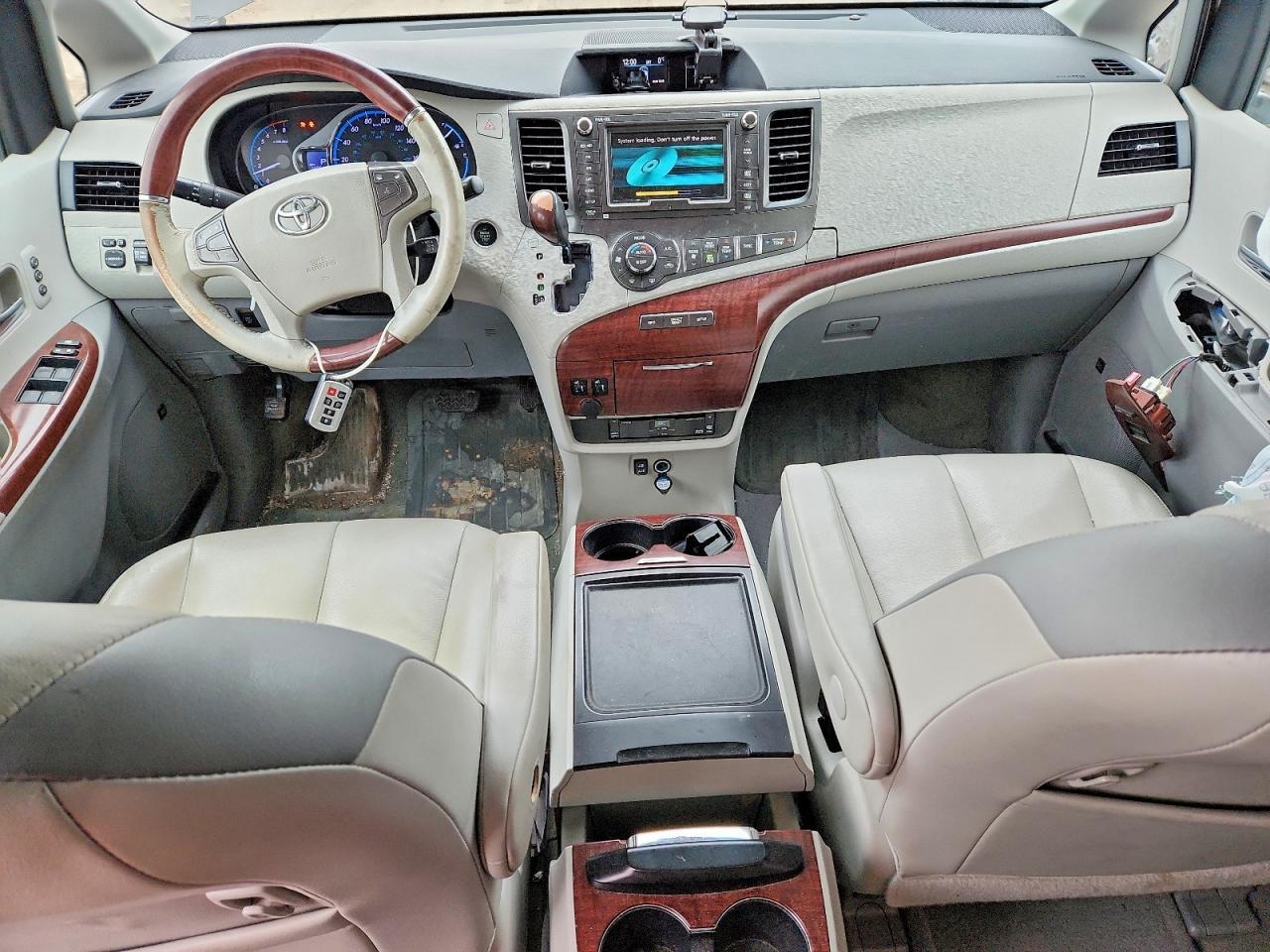 2014 TOYOTA SIENNA