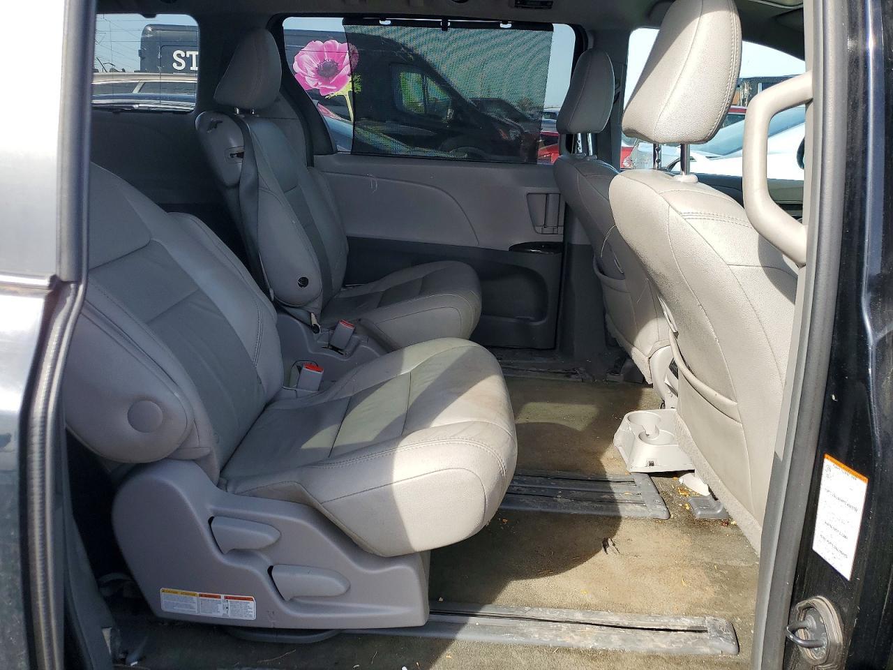 2016 TOYOTA SIENNA