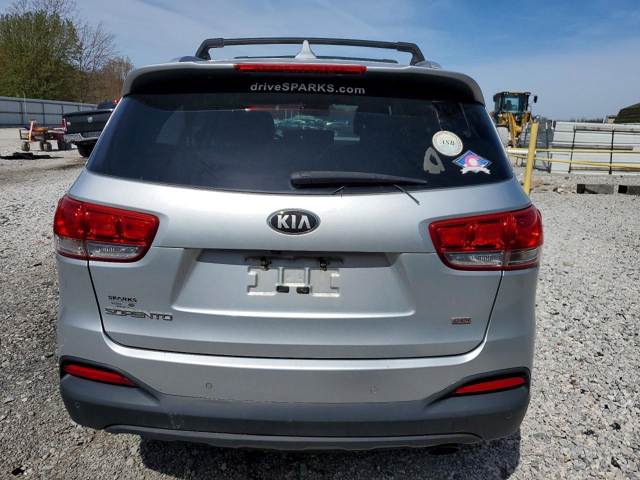 2016 KIA SORENTO