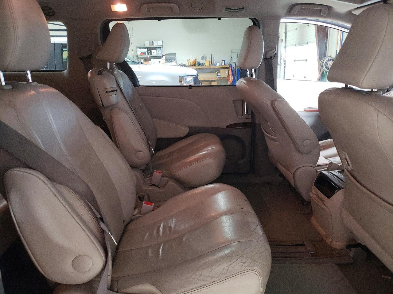 2013 TOYOTA SIENNA