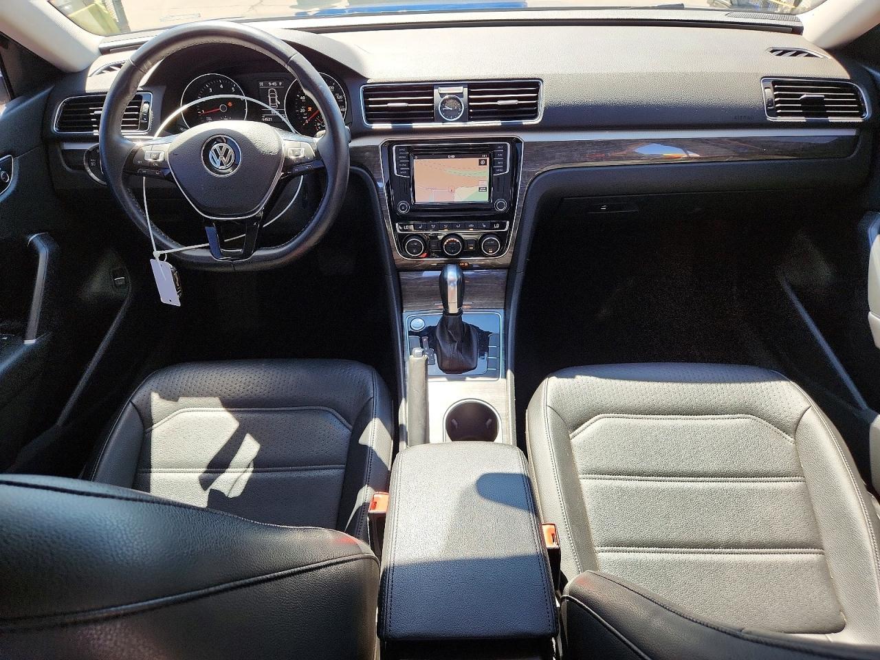 2016 VOLKSWAGEN Passat