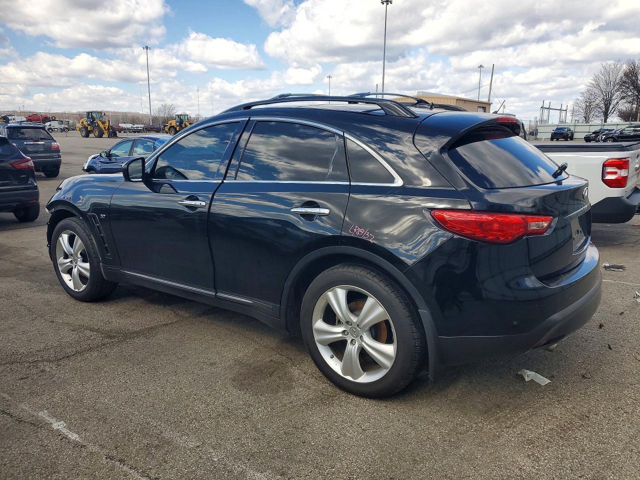 2016 INFINITI QX70