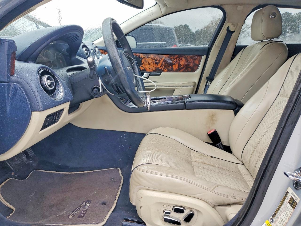 2011 JAGUAR Xj-Series