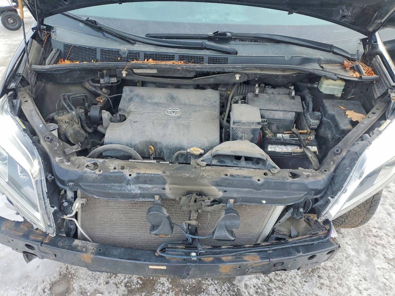 2015 TOYOTA SIENNA