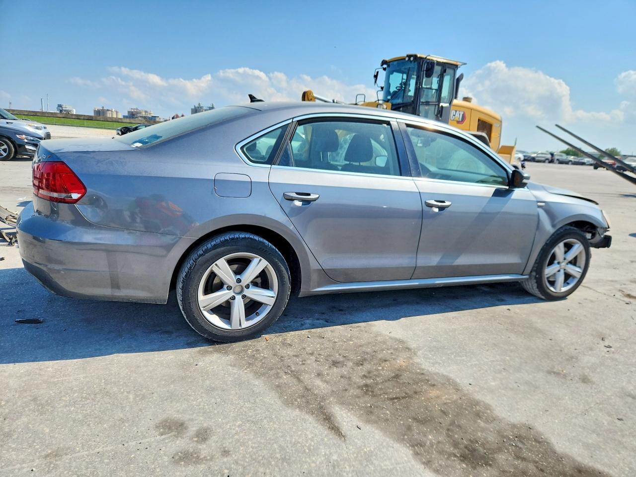 2014 VOLKSWAGEN Passat