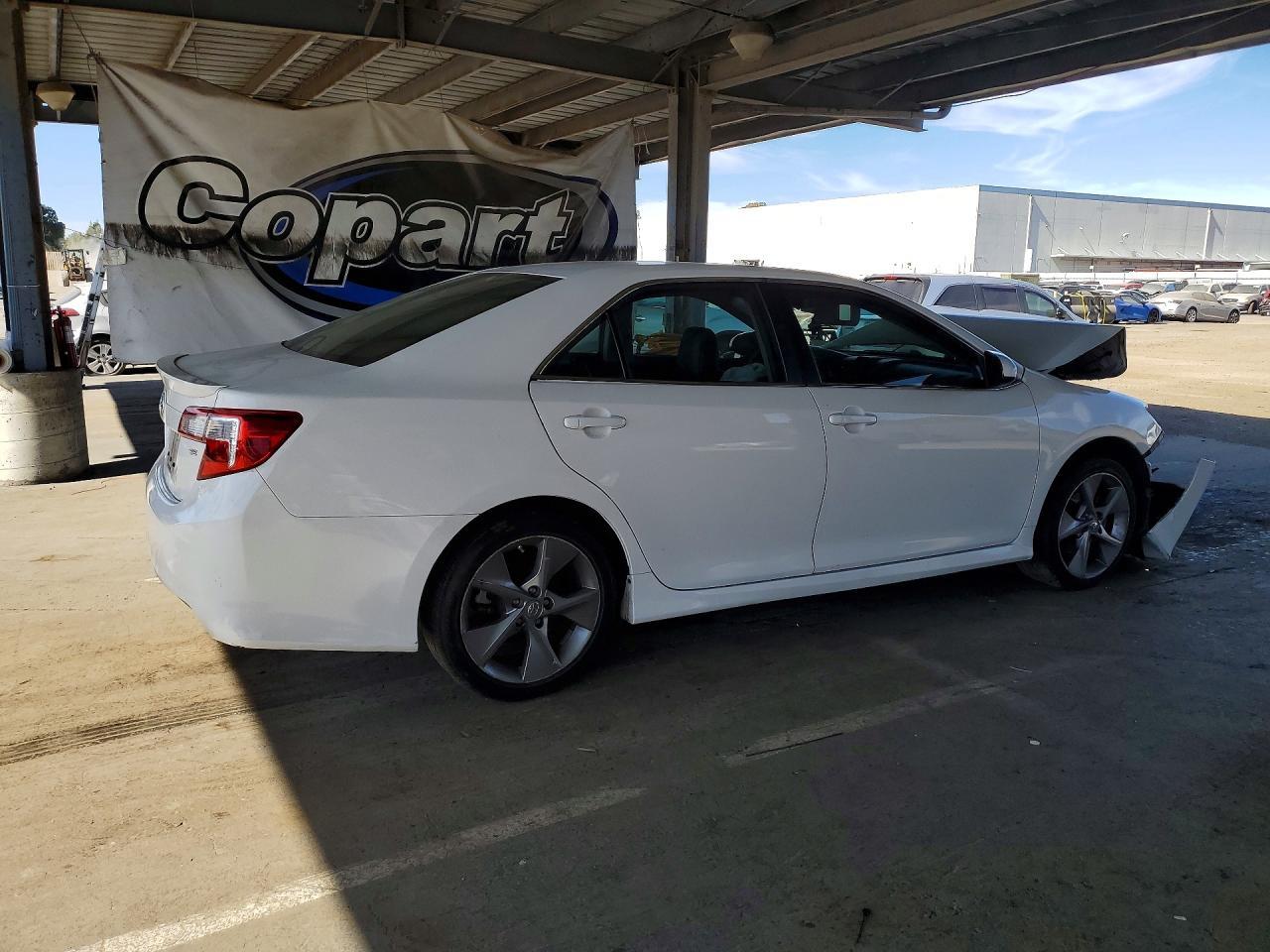 2014 TOYOTA CAMRY