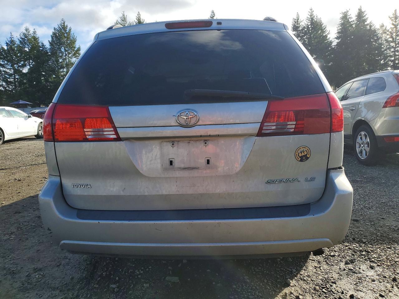 2004 TOYOTA SIENNA