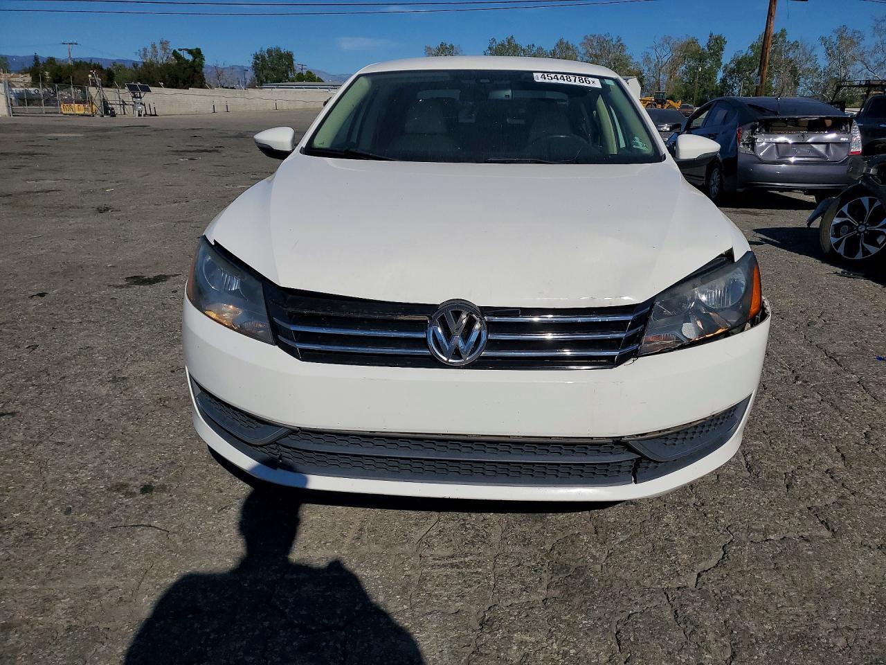 2012 VOLKSWAGEN Passat