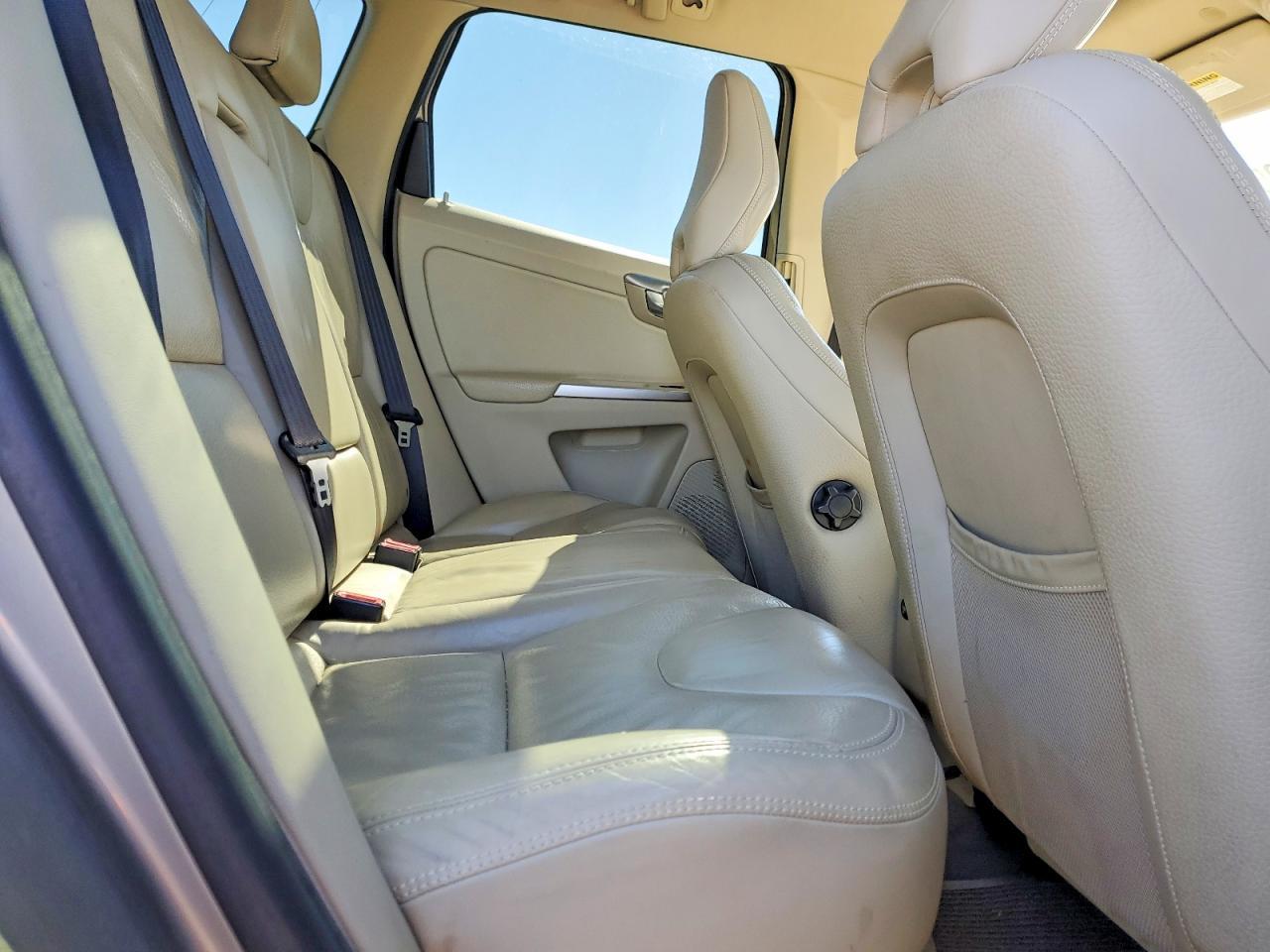 2011 VOLVO XC60