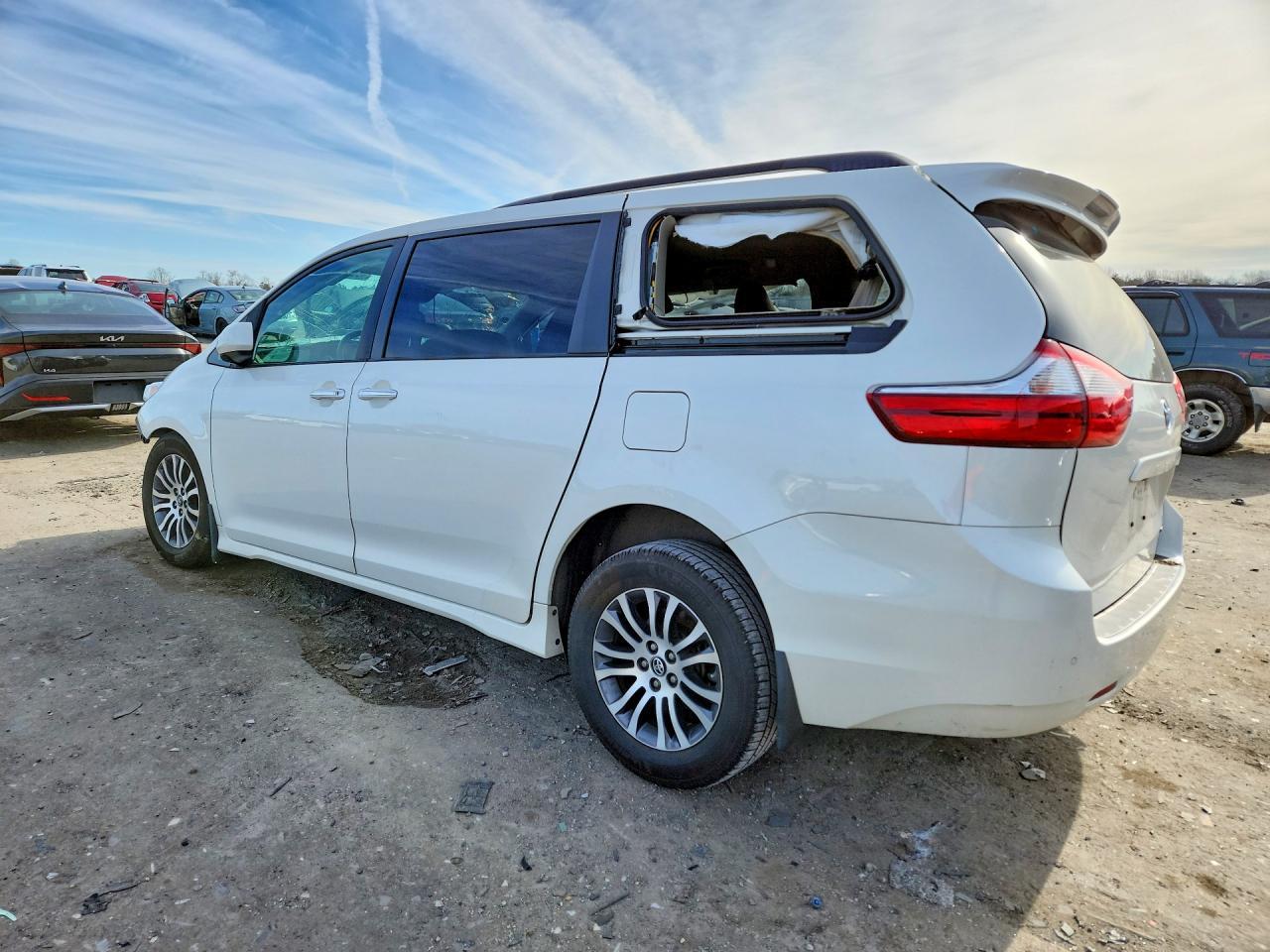 2018 TOYOTA SIENNA