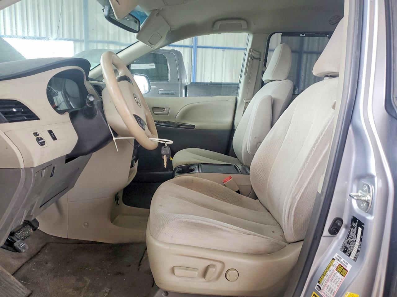 2012 TOYOTA SIENNA