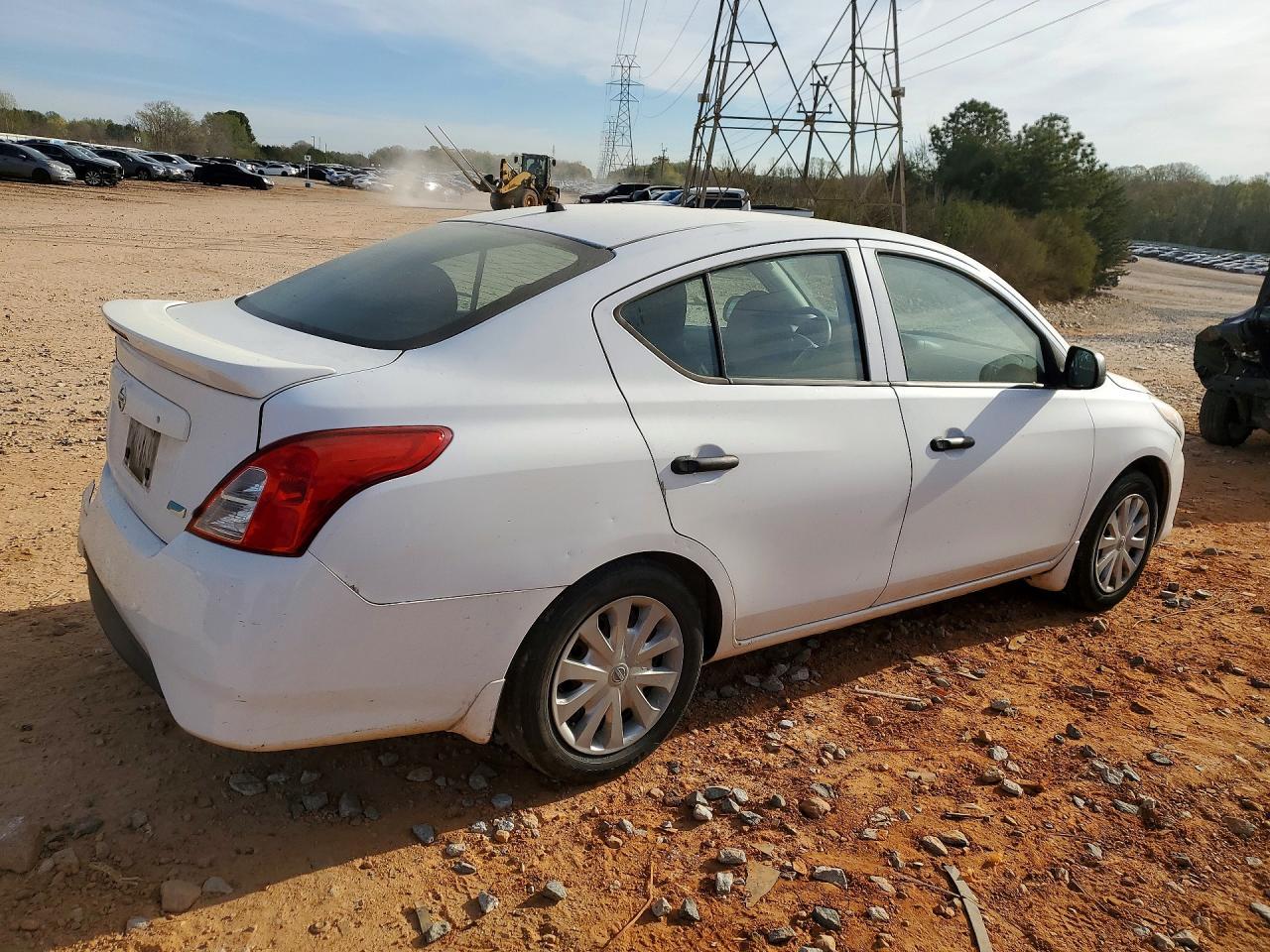 2015 NISSAN VERSA
