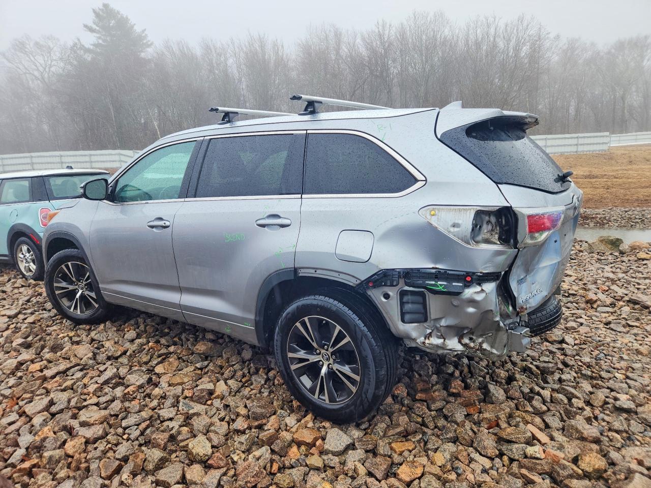 2016 TOYOTA HIGHLANDER