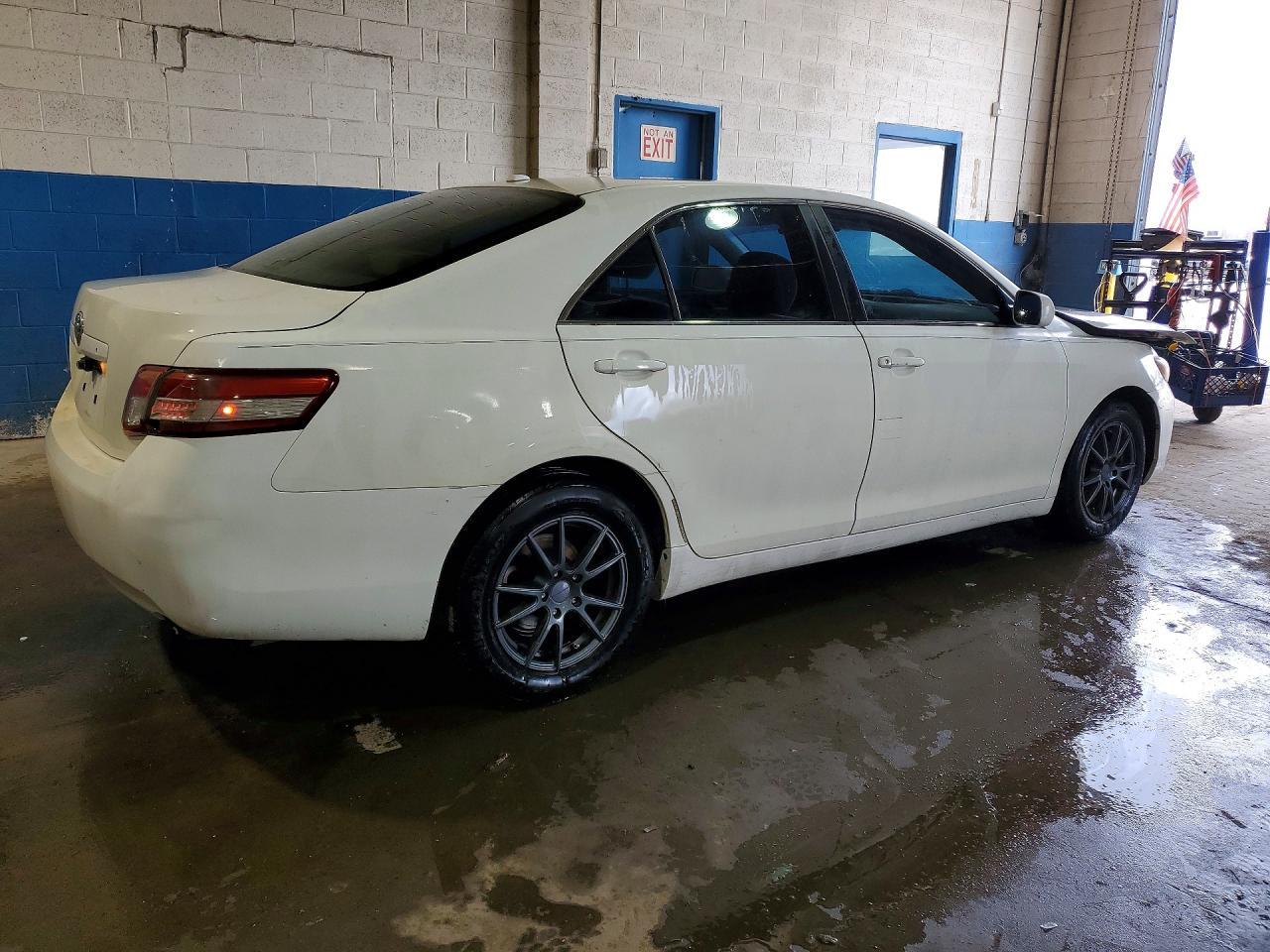 2011 TOYOTA CAMRY