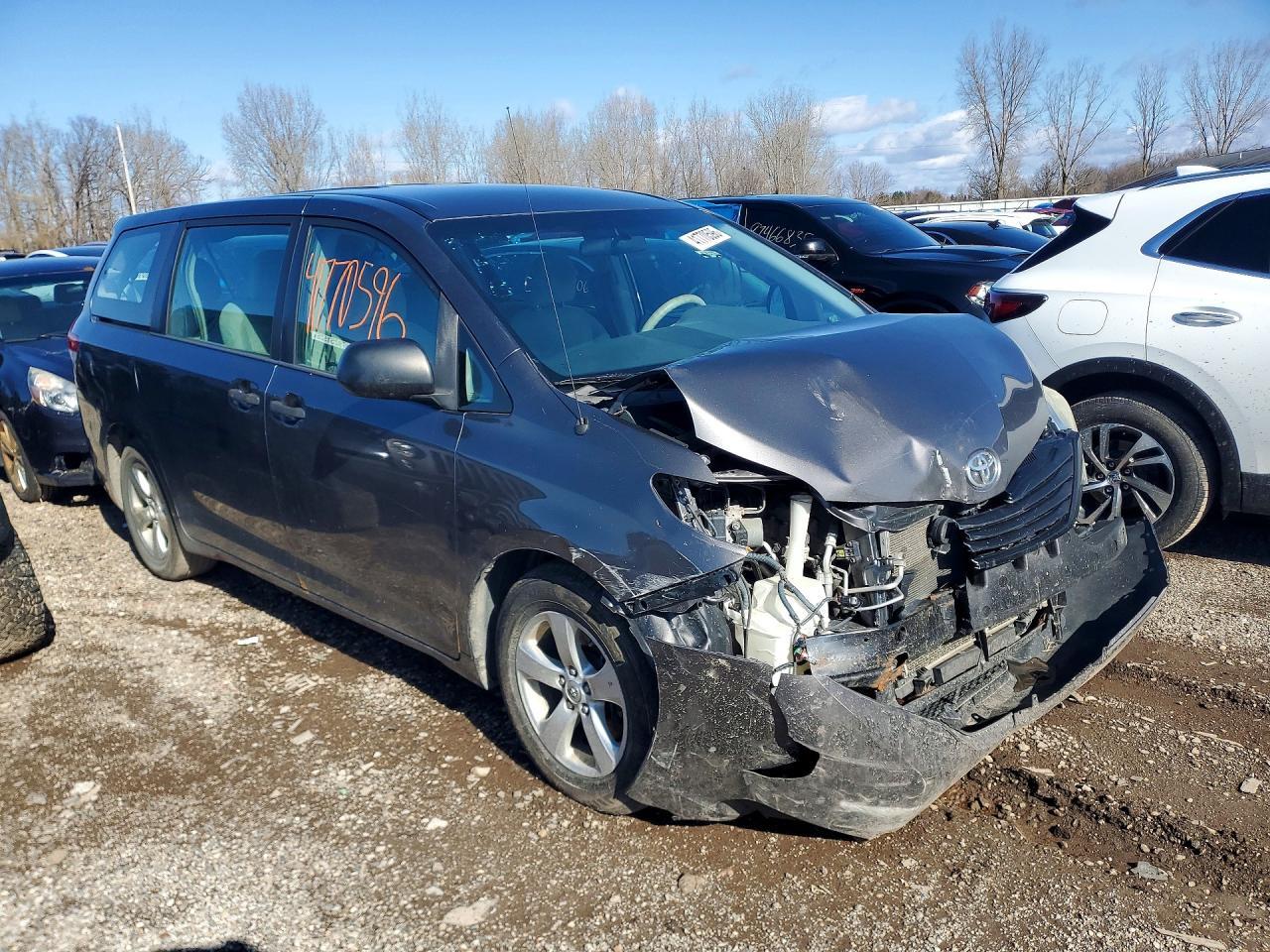 2013 TOYOTA SIENNA