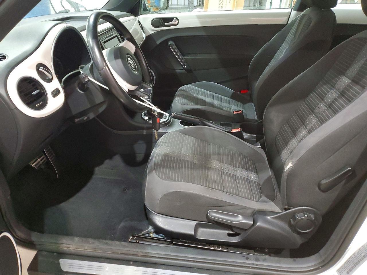 2012 VOLKSWAGEN Beetle