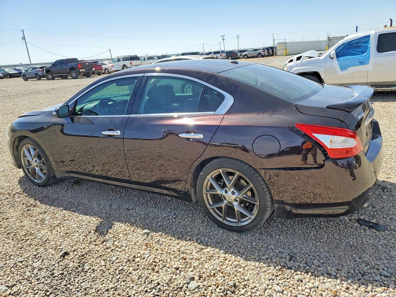 2010 NISSAN Maxima