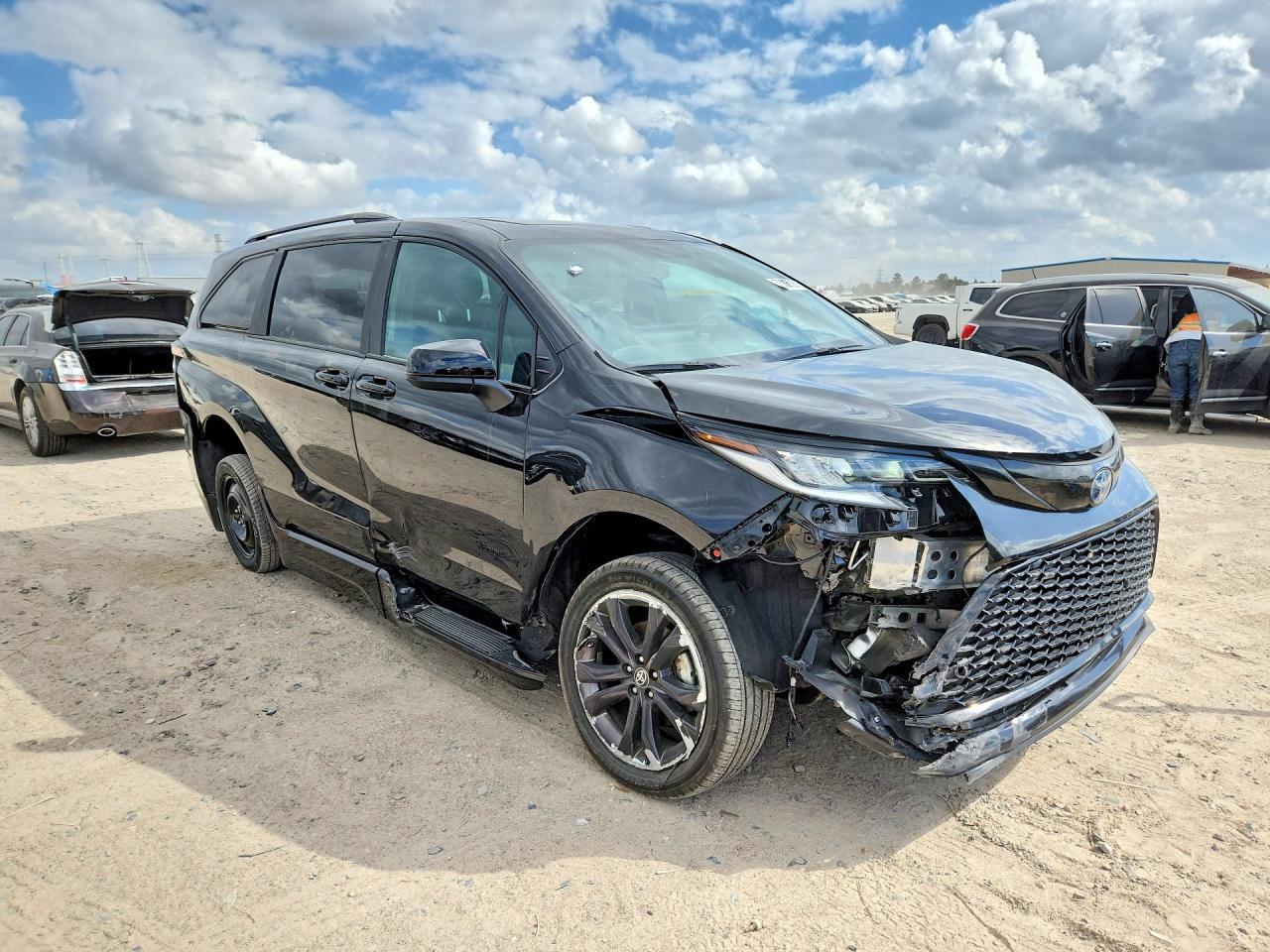 2025 TOYOTA SIENNA
