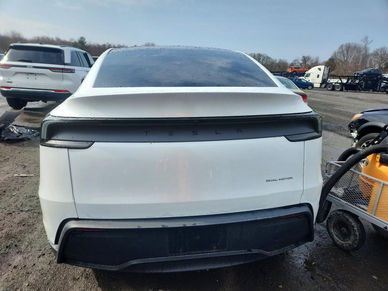 2026 TESLA MODEL Y