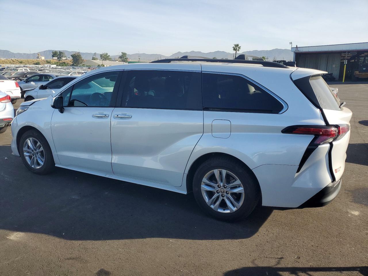 2022 TOYOTA SIENNA
