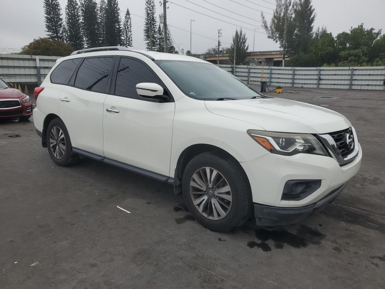 2017 NISSAN Path Finde
